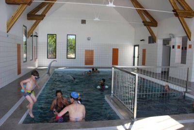 Campsite France Brittany : Profitez de la piscine couverte du camping
